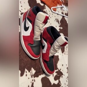Men’s Jordan 1 mid black toe